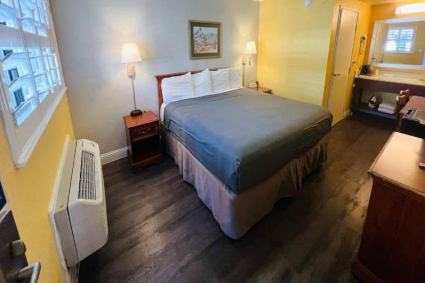 1 Queen Bed  Non-Smoking - foto 5
