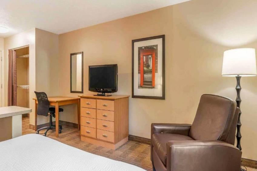 1 Queen Bed | Non-Smoking, Kitchen - foto 21