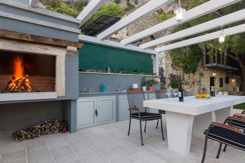 Schönes Steinhaus mit beheiztem Pool, Terrasse mit Meerblicl in ruhige Lage - foto 12