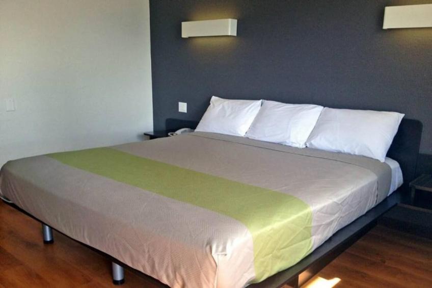 1 King Bed  Mobil Access Tub Nsmk Kitchen - foto 8