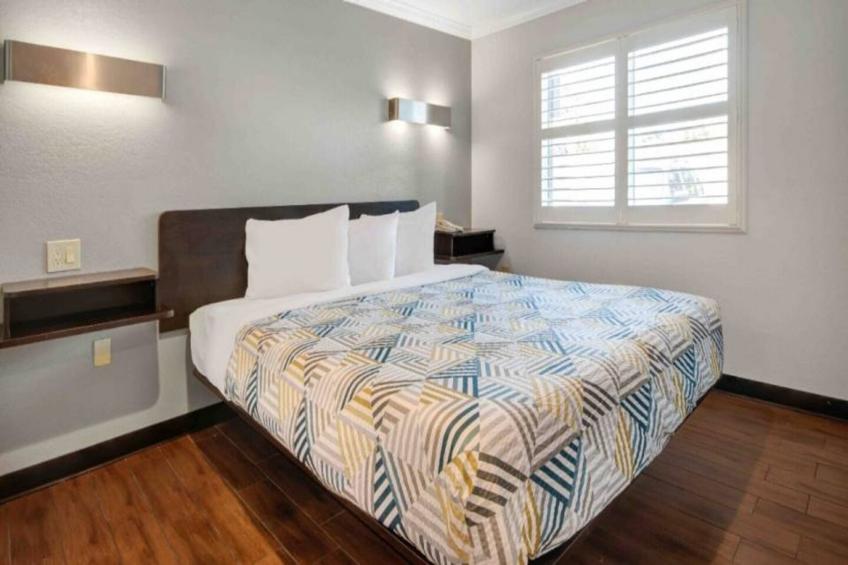 1 King Bed  Non-Smoking Micfridge - foto 7