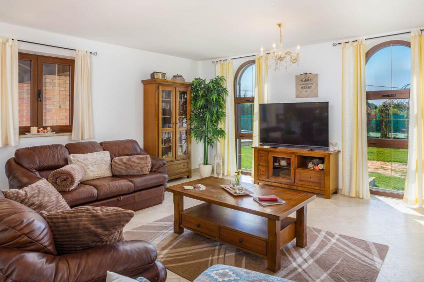 Villa Kamenica  im mediterranen Stil mit Innen- und Außenpool - foto 24