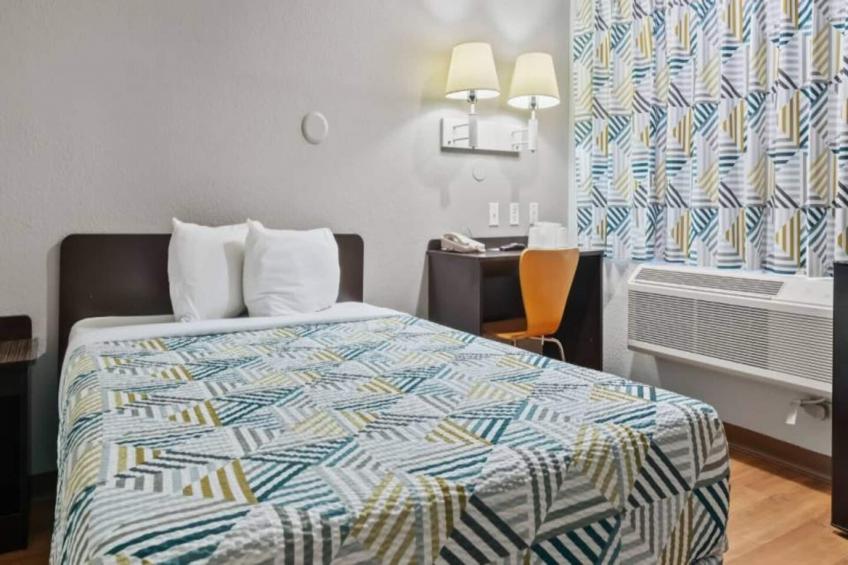 1 Full Bed  ADA/Tub/Mini Fridge - foto 16