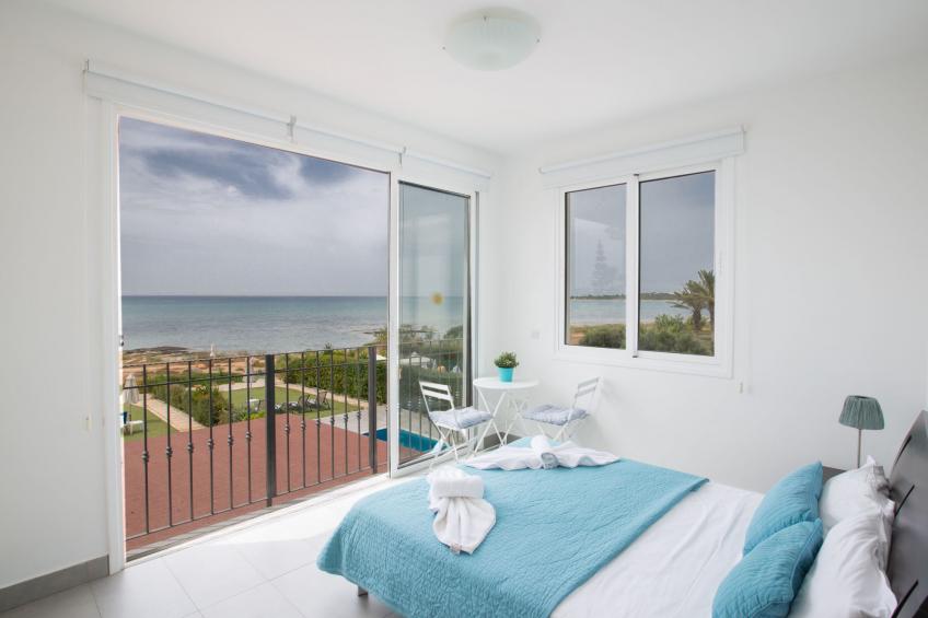 Moderne, geräumige Villa am Strand mit Pool - foto 6