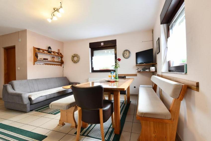 Holiday Apartment Vuković - Three Bedroom Holiday Home With Terrace