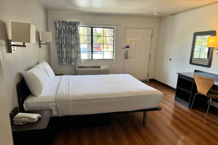 1 QUEEN BED - foto 26