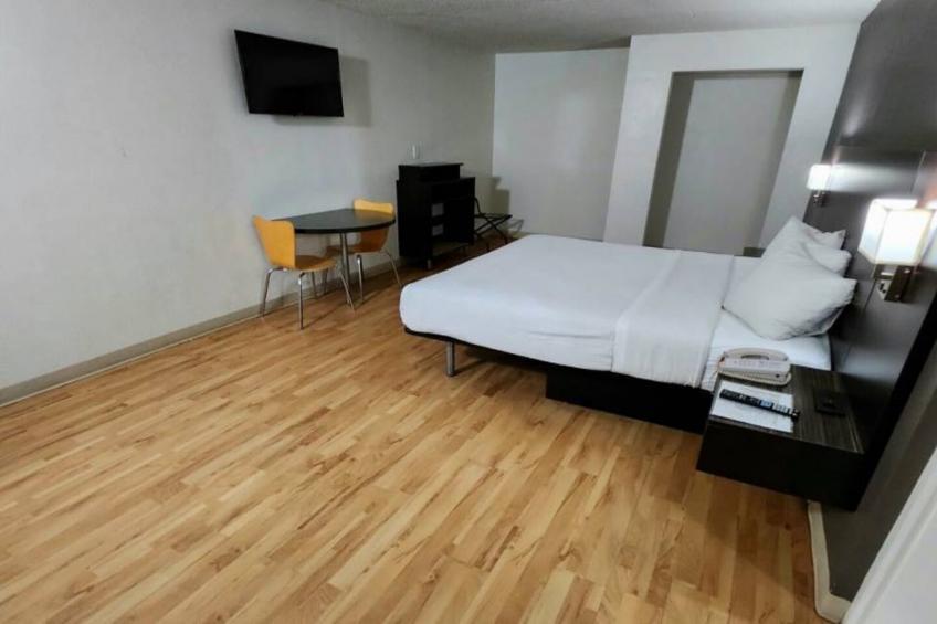 1 King Bed  Smoking Kitchen - foto 21