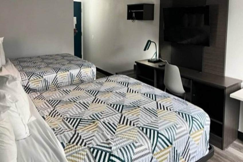 2 Queen Beds  Suite Non-Smoking Micfridge - foto 4