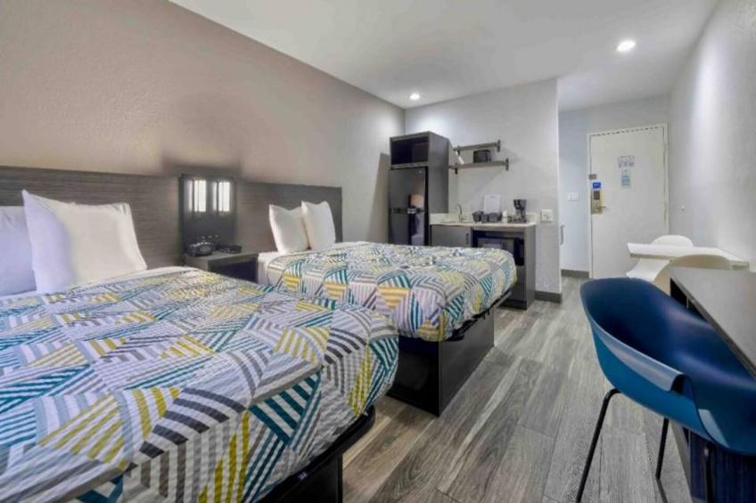 2 Full Beds  Non-Smoking Kitchen - foto 14