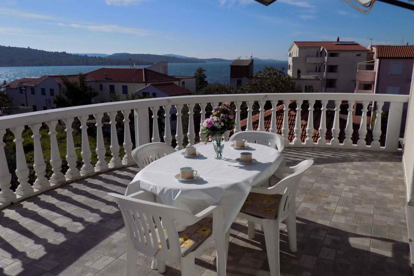 Holiday apartment 200 m from the beach - BF-KX39