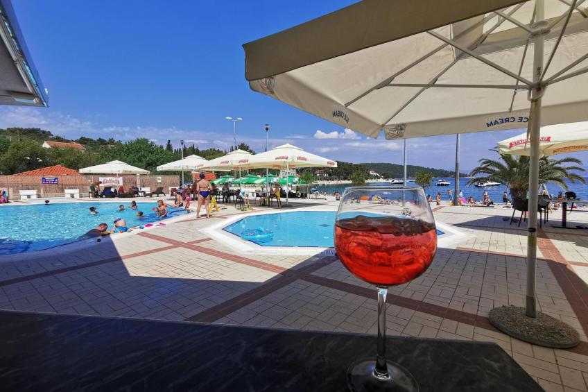 Apartment Bella mit Balkon und Terrasse in Necujam