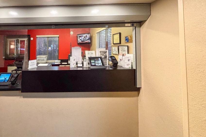 1 Queen Bed | Mob Acc Tub Ste Nsmk Sb Micfri - foto 3