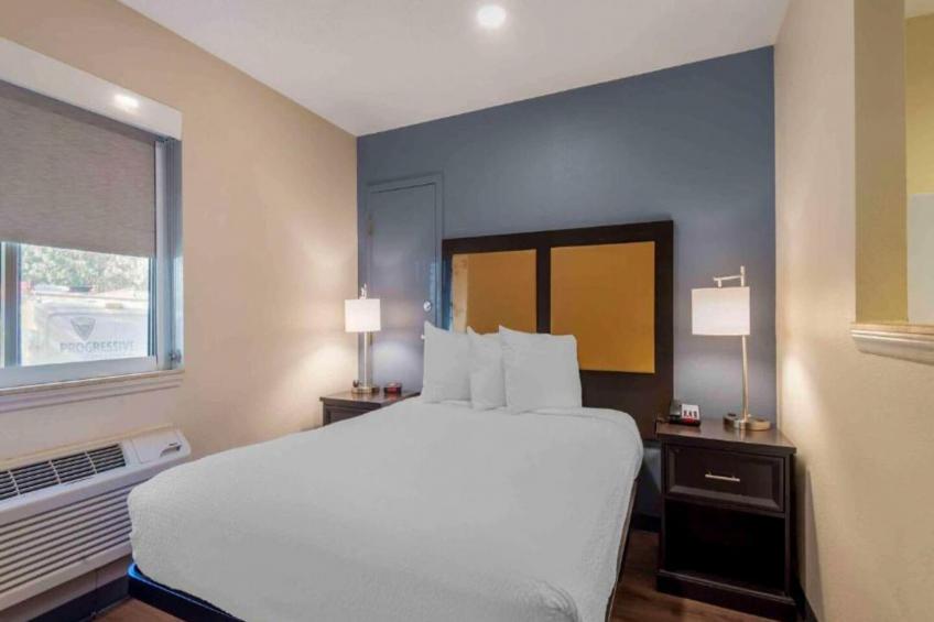 1 Queen Bed | Mob Acc Tub Ste Nsmk Sb Micfri - foto 27