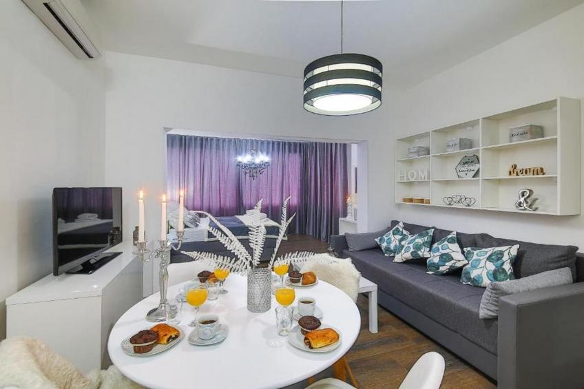 Charming Villa with Outdoor Pool, BBQ, and Sun Deck in Tranquil Kaštela Area - Five bedroom Villa - foto 7