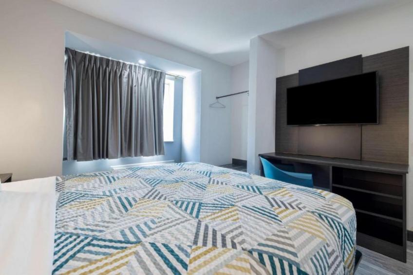 1 Queen Bed  Nsmk Micfridge - foto 12
