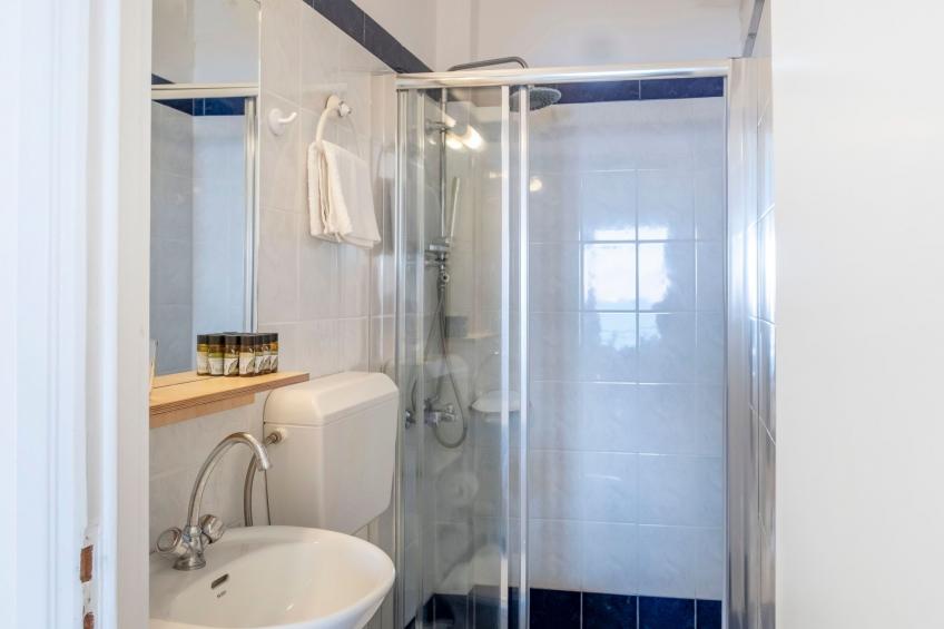 Zesa mit Balkon und Meerblick - foto 12