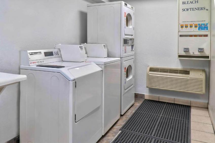 2 Full Beds  Mini Fridge - foto 20