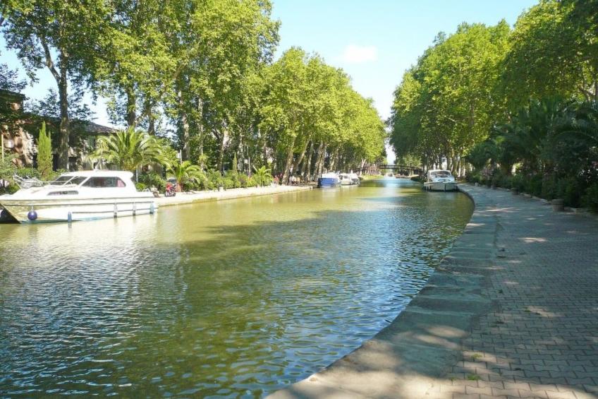 Schönes Haus in einem gemütlichen Dorf, durch das der Kanal verläuft - foto 27