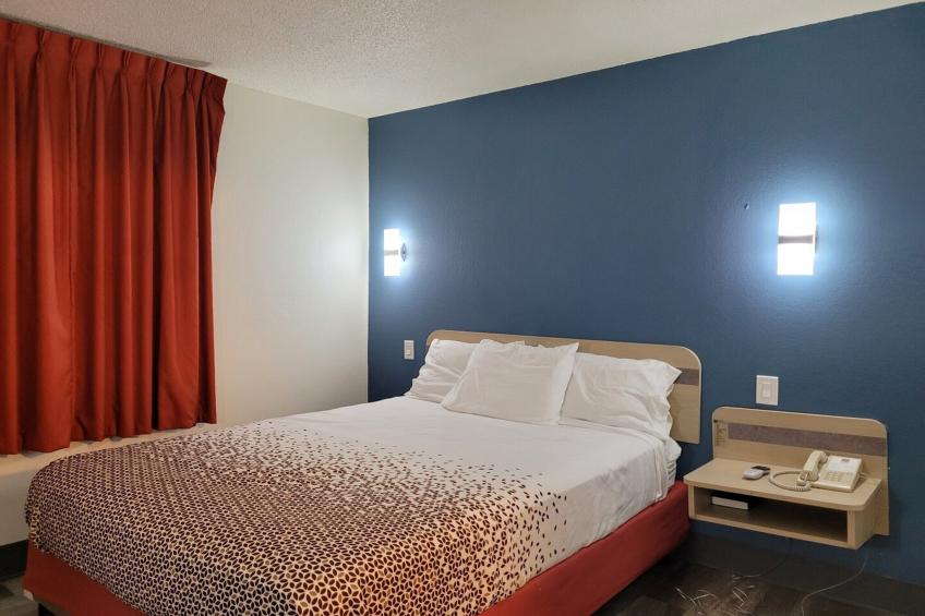 Queen Bed Non-Smoking