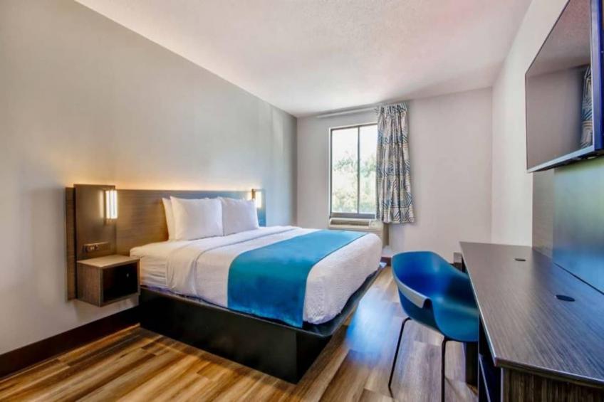 1 King Bed  Non-Smoking Micfridge - foto 7