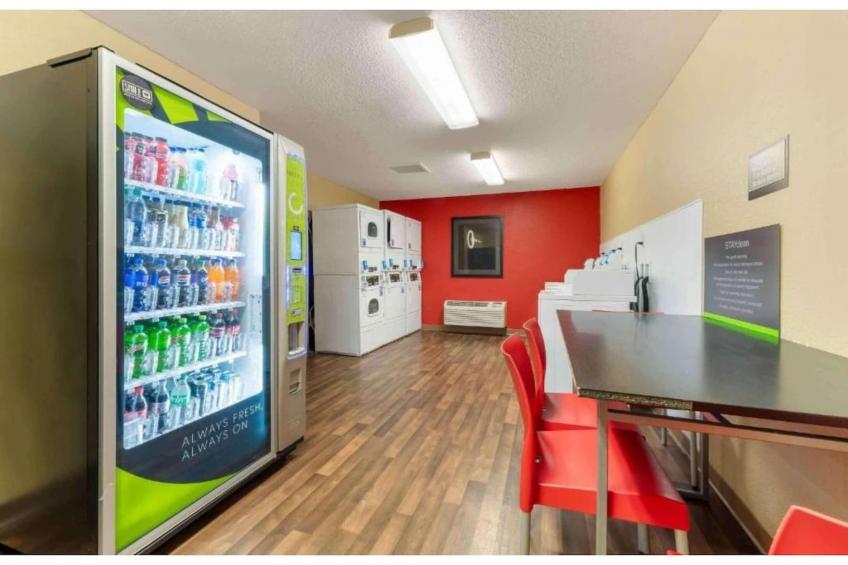 1 King Bed | Non-Smoking, Kitchen, Shower - foto 6