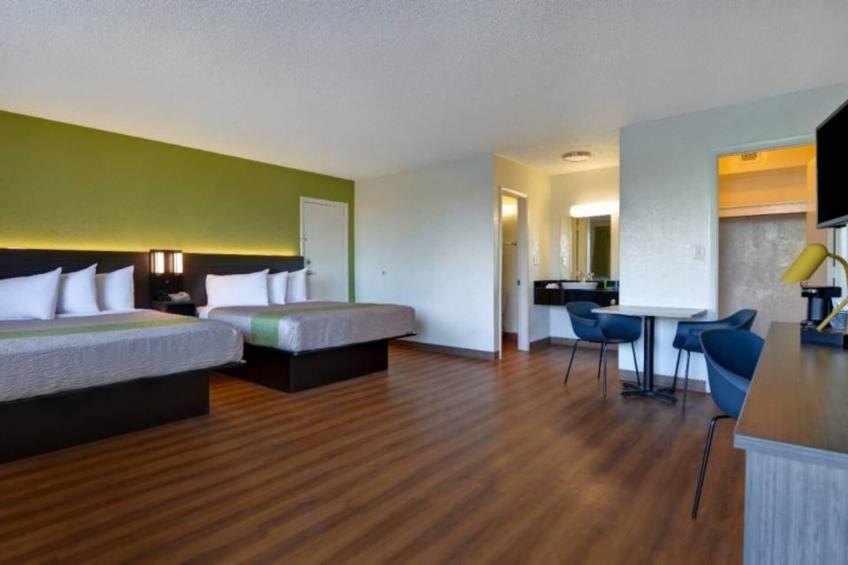 2 Queen Beds  Kitchen - foto 34