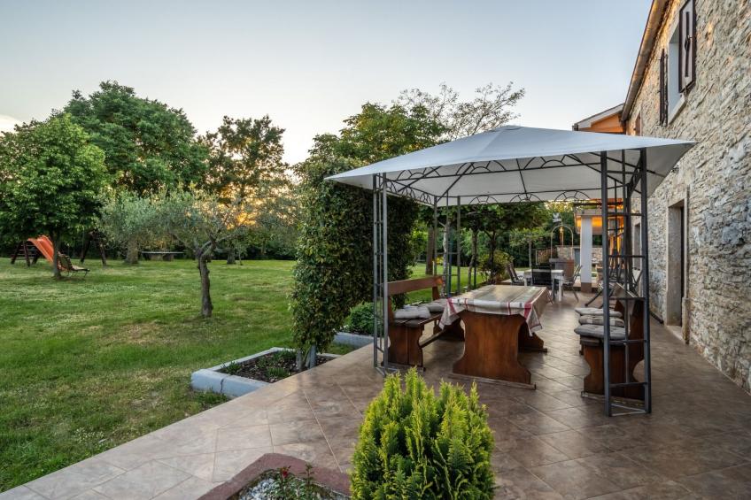 Schönes Haus mit großer grüner Umgebung, Pool - foto 43