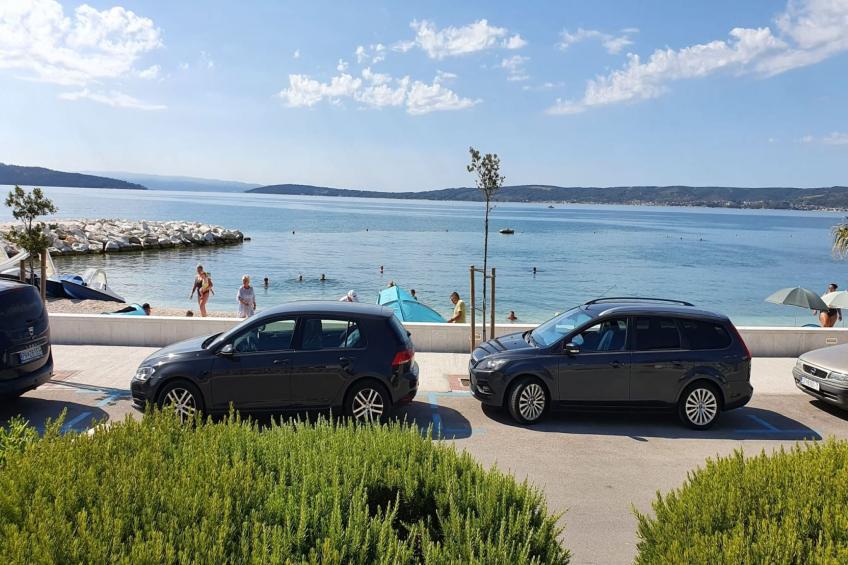 Spacious Apartment Steps from the Beach, with Private Terrace and Grill - Three Bedroom Apartment - foto 10