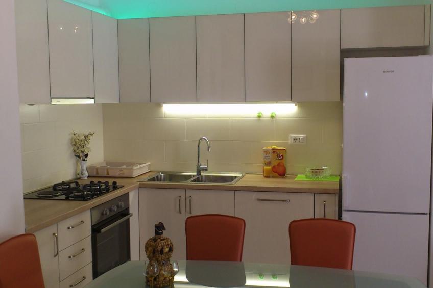 Moderne Ferienwohnung in Omiš mit Terrasse und Garten - foto 15