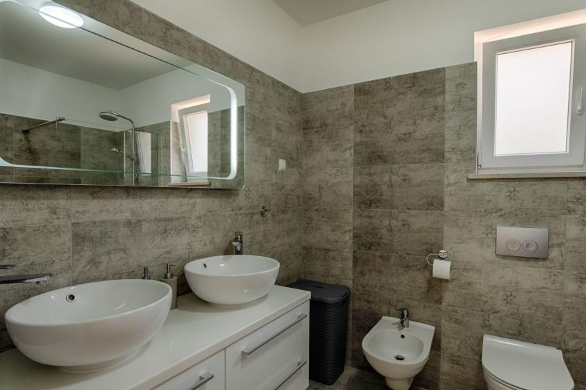 Haus in Pinezići mit privatem Pool - foto 31