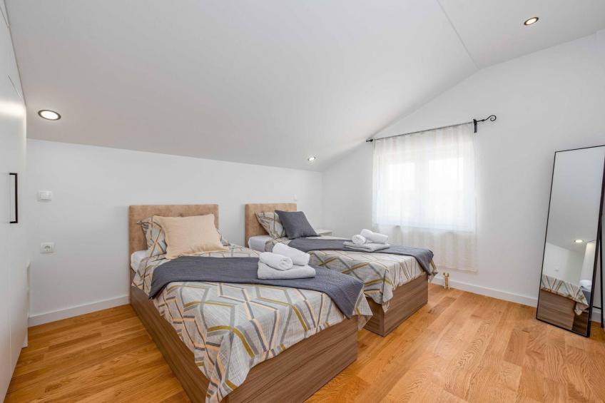 Villa Pezer with heated pool & sauna - foto 37