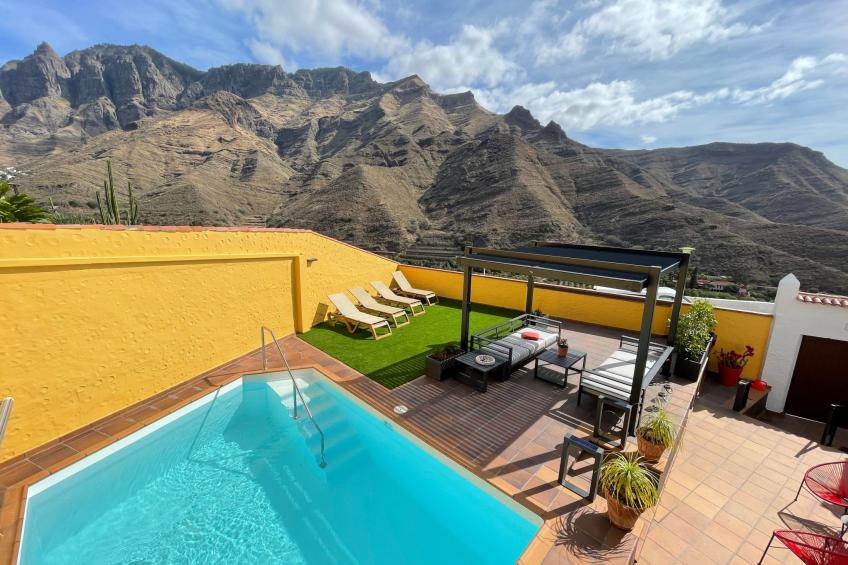 Haus mit beheiztem Schwimmbad, Berg- und Meerblick