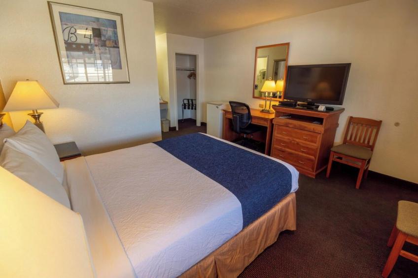 Queen Bed Accessible Non-Smoking