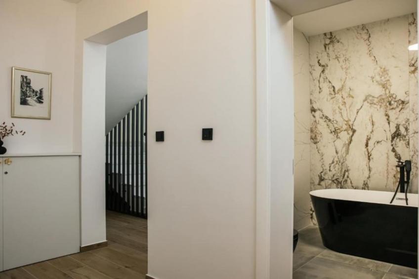 Luxury Villa Lara with Heated Pool, Hot-Tub and Sauna - Six Bedroom Villa with Pool - foto 24