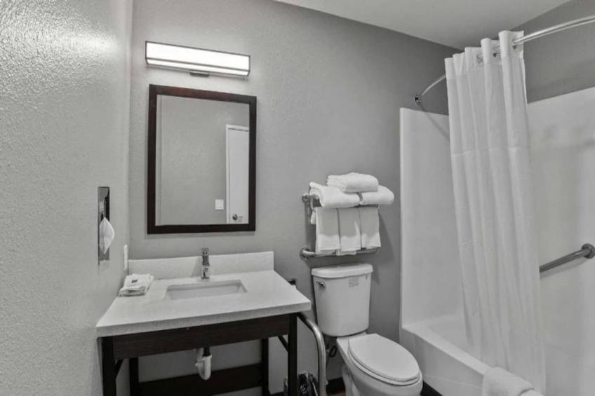 1 Queen Bed  Mobil Access Tub Nsmk Micfridg - foto 11