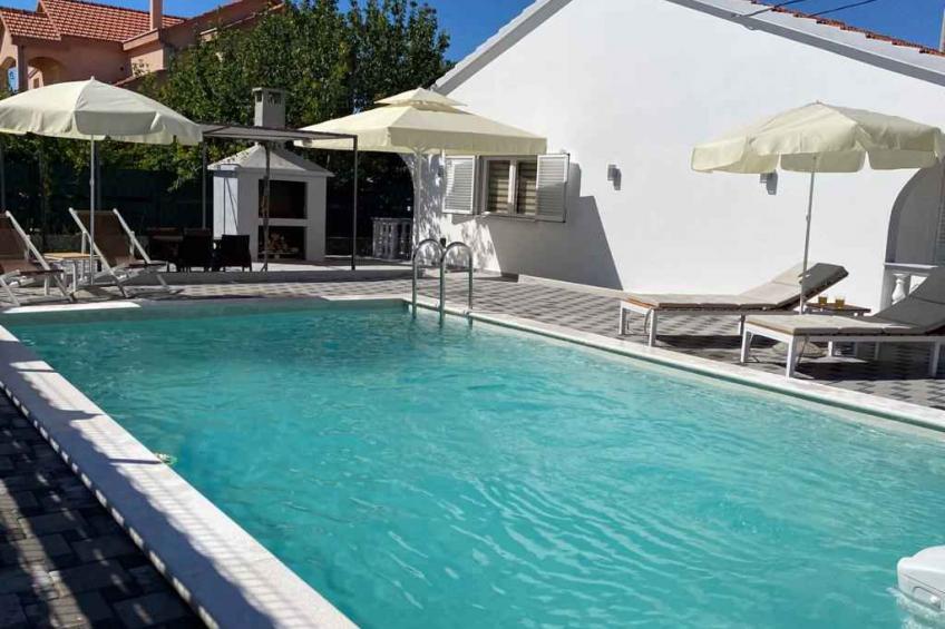 Holiday house overlooking the courtyard and pool - BF-DGHZC - foto 12