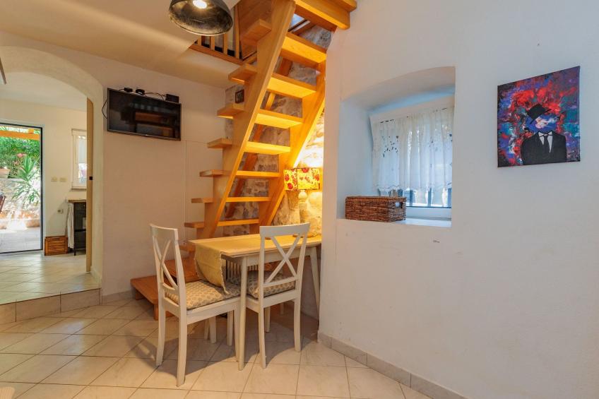 Traditionelles Steinhaus am Meer in Preko - foto 24