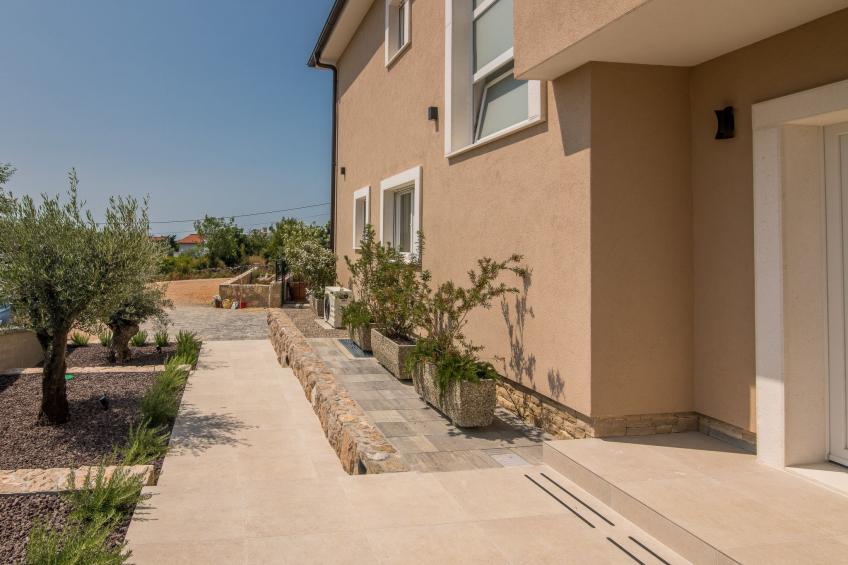 Luxuriöse Villa mit Salzwasserpool in einer ruhigen Gegend - foto 39