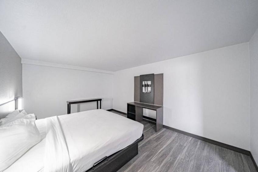 1 King Bed  Non-Smoking Kitchen - foto 31