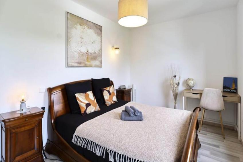 Dans Les étoiles - 2 Chambres Proche Centre Ville Avec Parking Inclus - foto 3