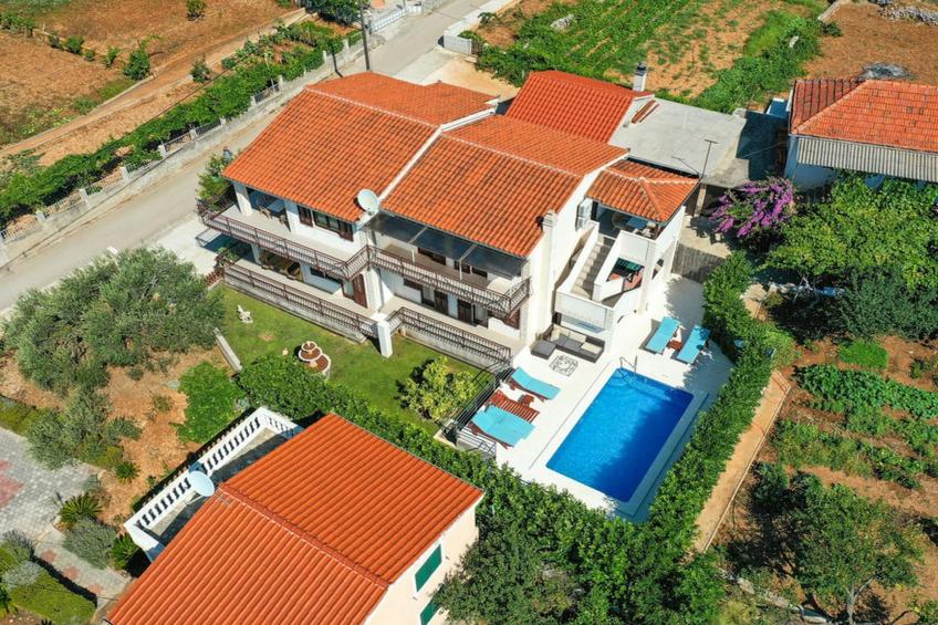 Relaxing Holiday Home with Pool, Fitness Area, and Entertainment Facilities - Six Bedroom Holiday Home - foto 41