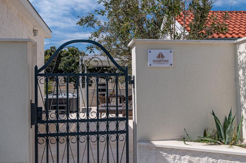 Suartini Viganj mit einem Jakuzzi - foto 18