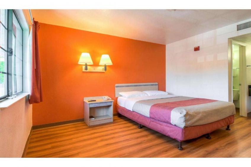 1 QUEEN BED  ADA/TUB - foto 4