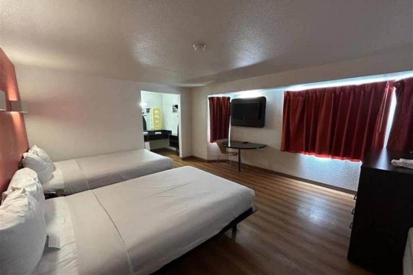2 Full Beds  Suite Non-Smoking Micfridge - foto 14