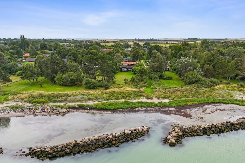 "Kjell" - 25m from the sea