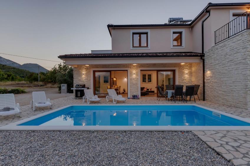 Alleinstehende Villa Slime mit Pool und Garten - foto 4