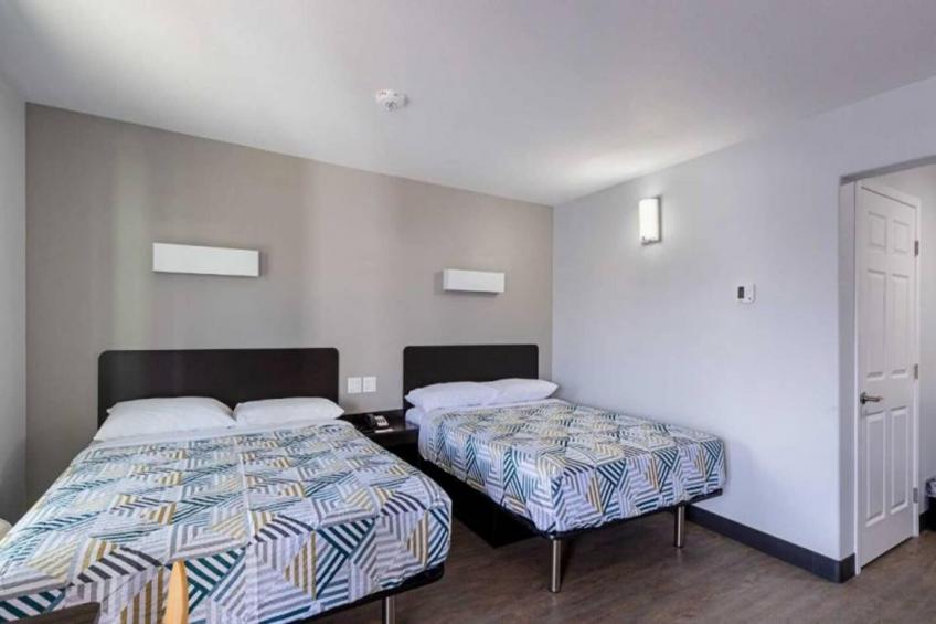 2 Queen Beds  Non-Smoking Micfridge - foto 10