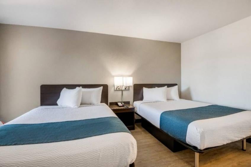 2 Queen Beds  Non-Smoking Mini Fridge - foto 12