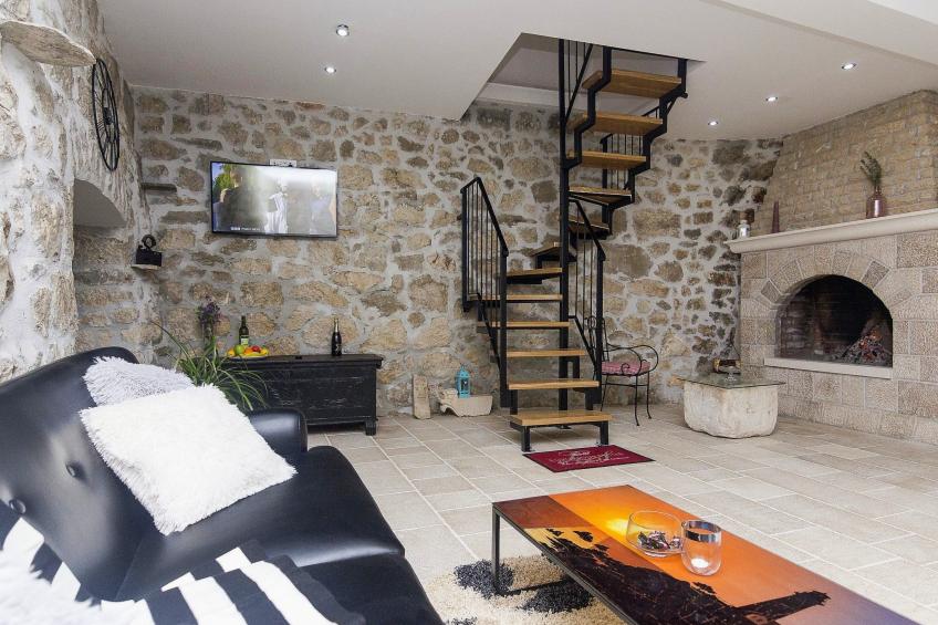 Schönes Steinhaus mit beheiztem Pool, Terrasse mit Meerblicl in ruhige Lage - foto 22