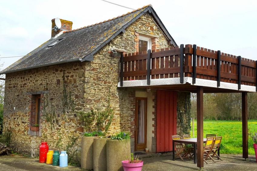 Gemütliches Steinhaus mit toller Sonnenterrasse inmitten von Feldern und Wiesen